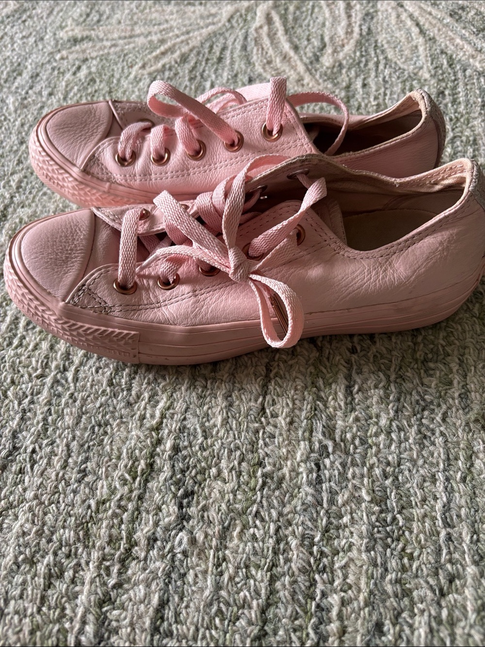 Classic Low-Top Women’s Sneakers in Pink